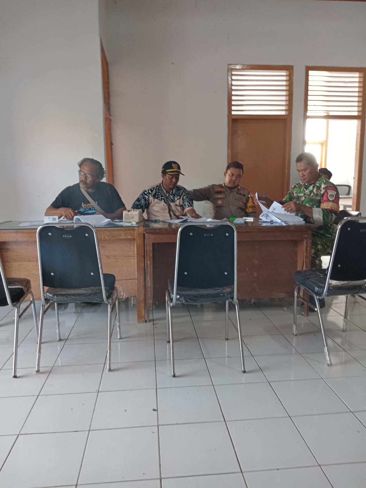 Pengambilan Bansos Sembako Desa Arjasari